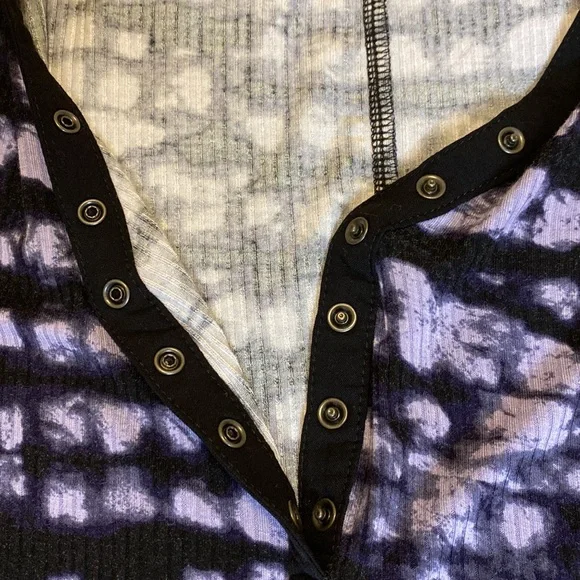 Rock & republic womens shirt tie-dye black purple snap button ribbed XS - Picture 10 of 16